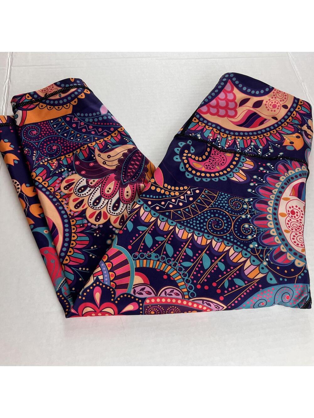 Mandala, Boho DOVPOD Secret-Pocket Capri Leggings Vibrant Paisley - Size SM